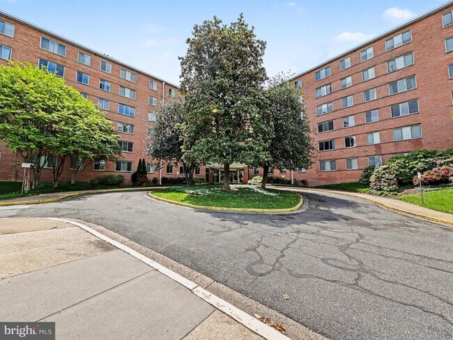 Building Photo - 3000 Spout Run Pkwy