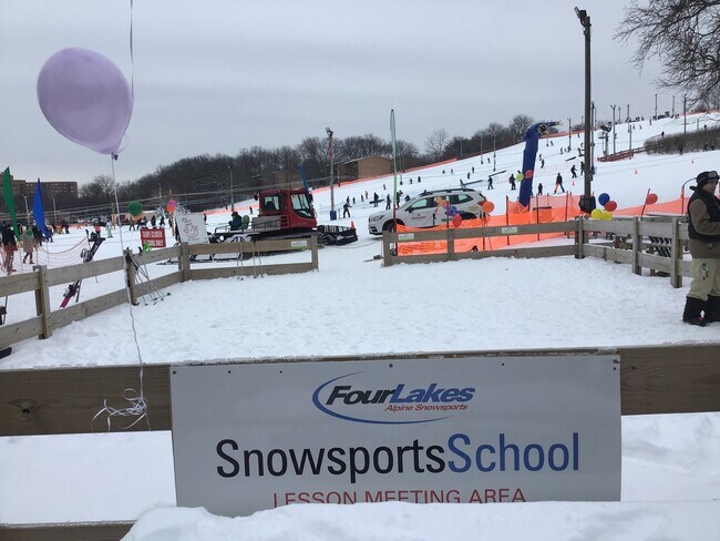 Building Photo - 5820 Oakwood Dr