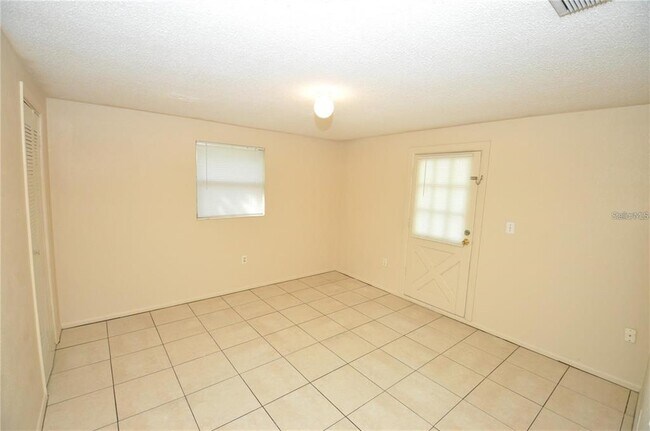 Building Photo - 1702 Holly Rd