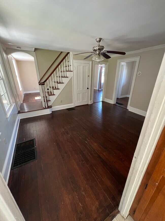Dining room - 535 Bunker Hill Ave