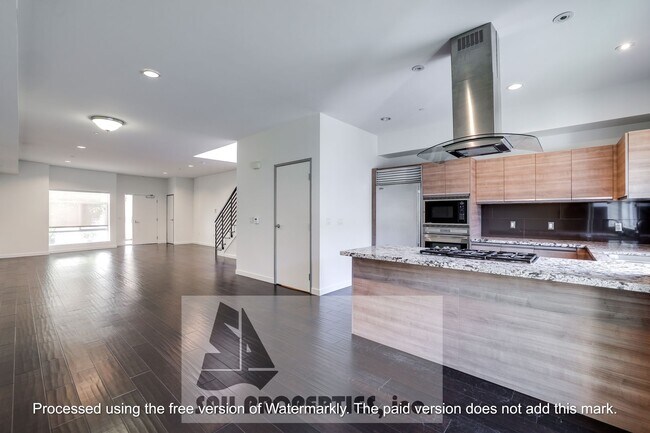 Building Photo - Experience luxurious beach living -Marina ...