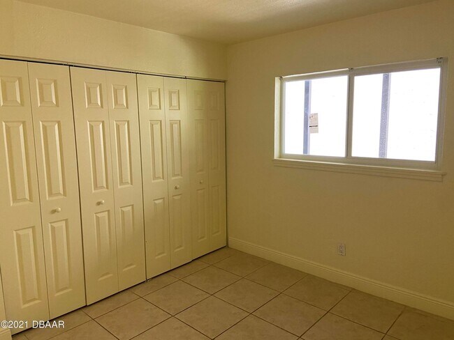 Building Photo - 900 S Peninsula Dr