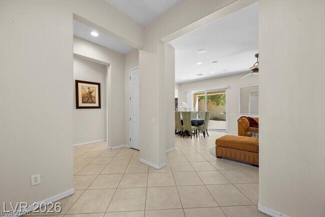 Building Photo - 2765 Struan Ave