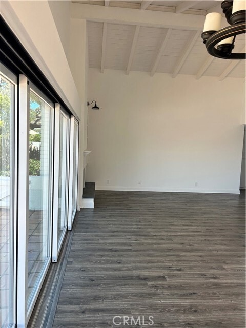 Building Photo - 400 Onda