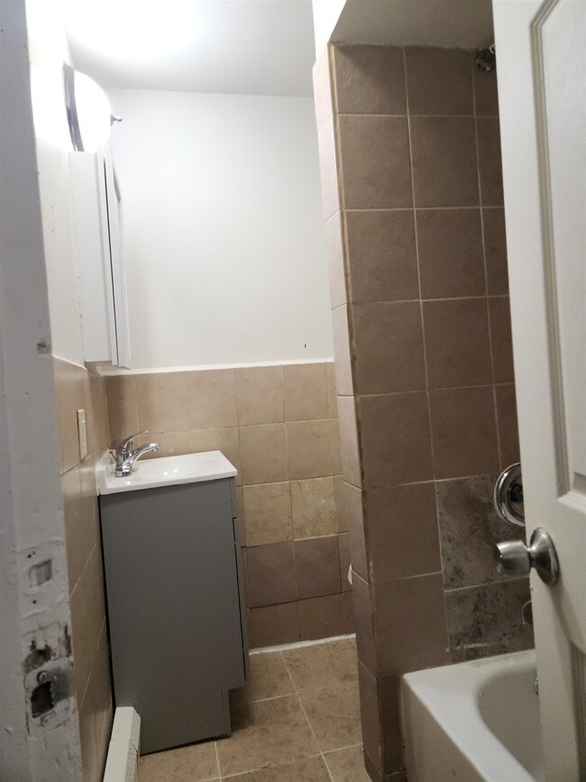 Building Photo - 494 West Side Ave