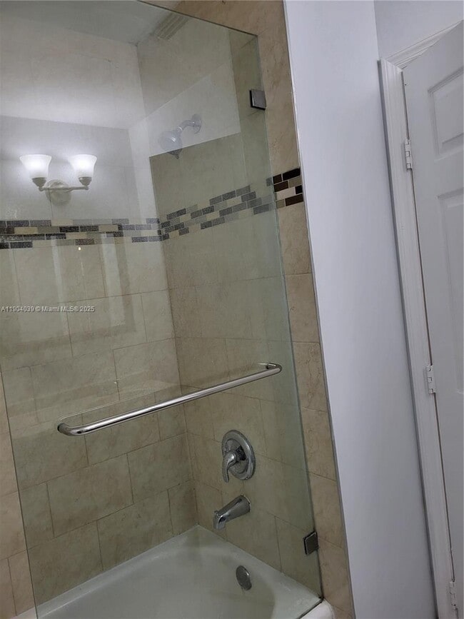 Building Photo - 1240 SE 28th Ct