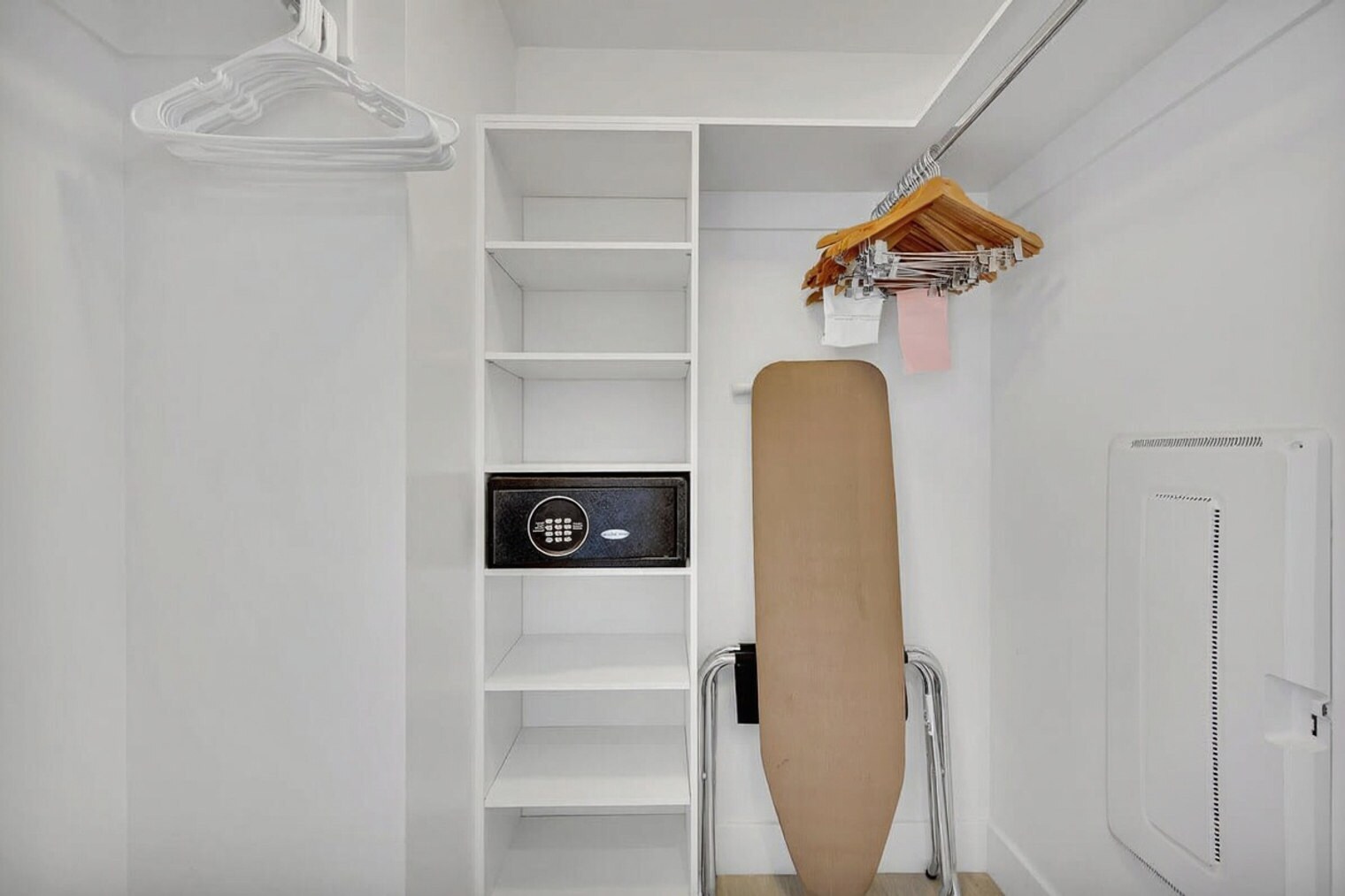 Building Photo - 4010 S Ocean Dr