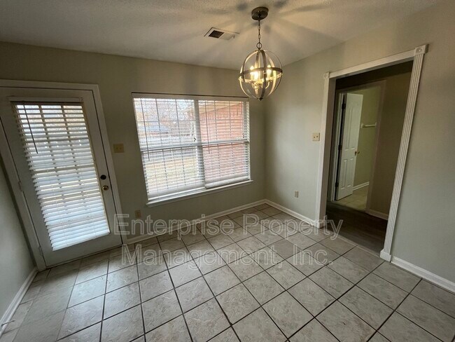 Building Photo - 158 Doris Meadow Cove