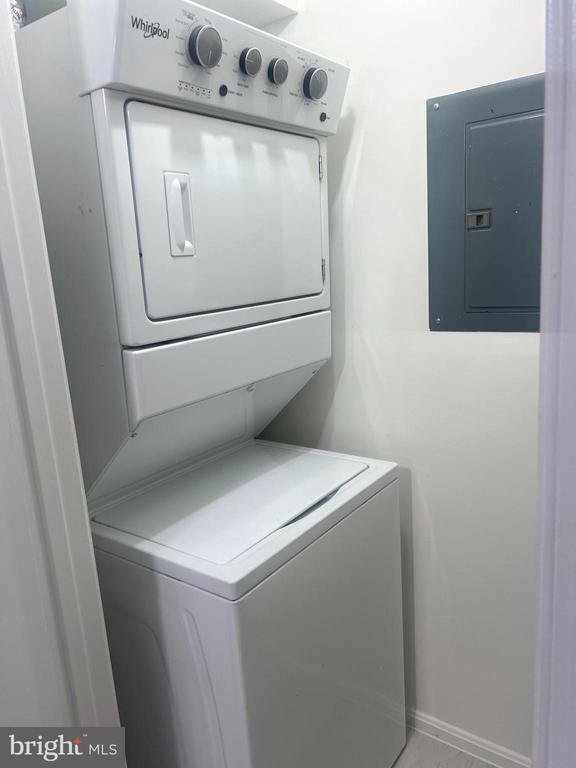 Building Photo - 5700 Shadwell Ct