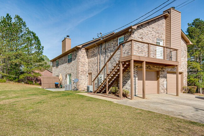 Building Photo - 2056 Sitser Ln