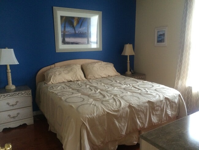 Building Photo - 2 Bed, 2 Bath Condo for Rent at River Oaks