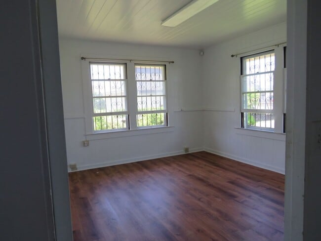 Building Photo - 18 Lono St