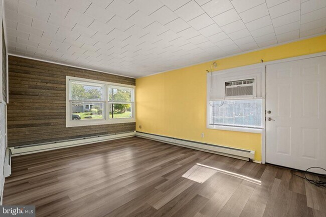 Building Photo - 47 Glenwood Ln