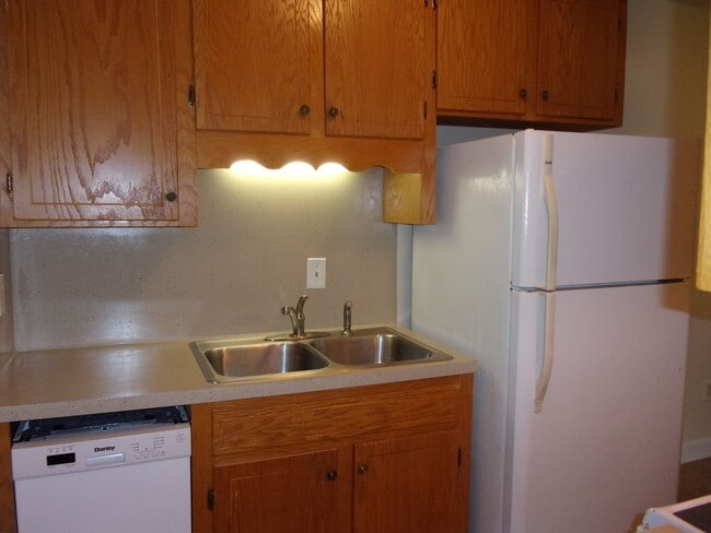 Building Photo - 1102 Chandler Dr