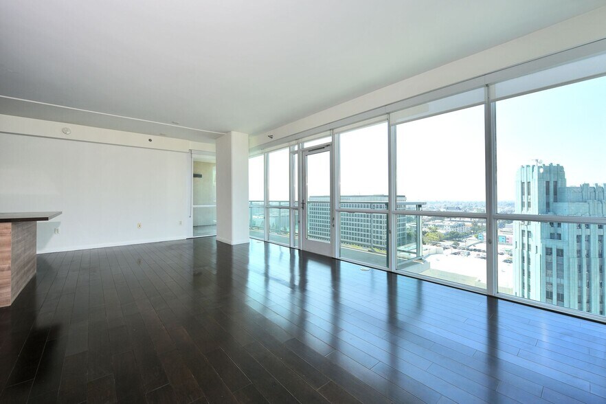 Building Photo - 3785 Wilshire Blvd
