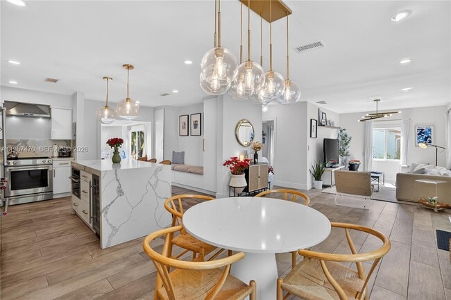 Building Photo - 837 Alberca St