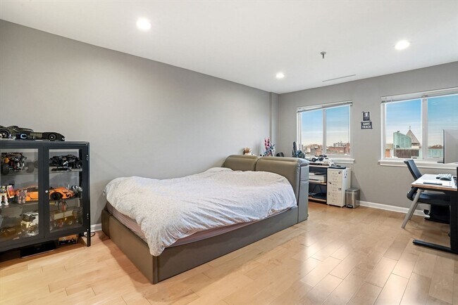 Building Photo - 20 Webster St