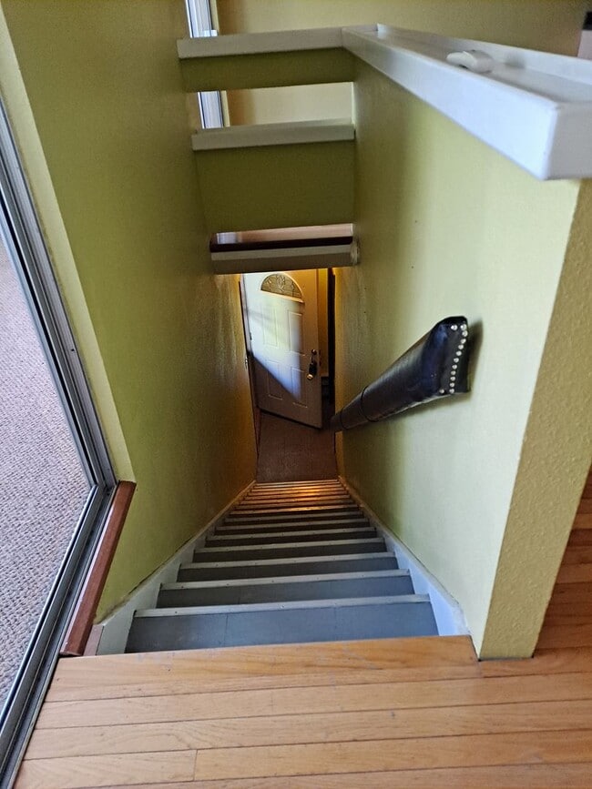 Building Photo - ALL PROSPECTIVE TENANTS MUST SUBMIT A $58 NON-REFUNDABLE APPLICATION FEE PER APPLICANT ONLINE AND...