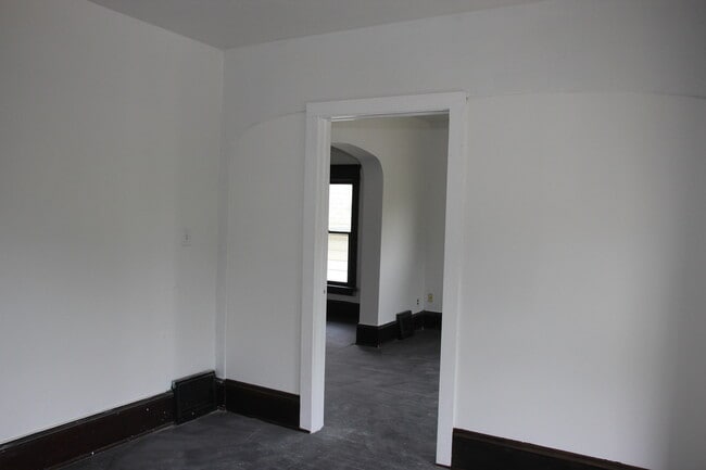 Building Photo - 3910 Carlyle Ave
