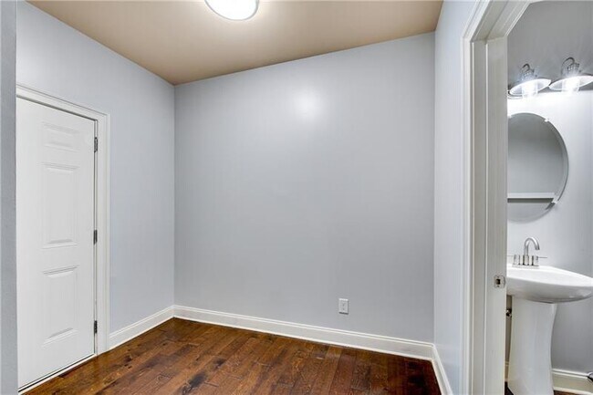 Building Photo - 2242 Knoxhill View