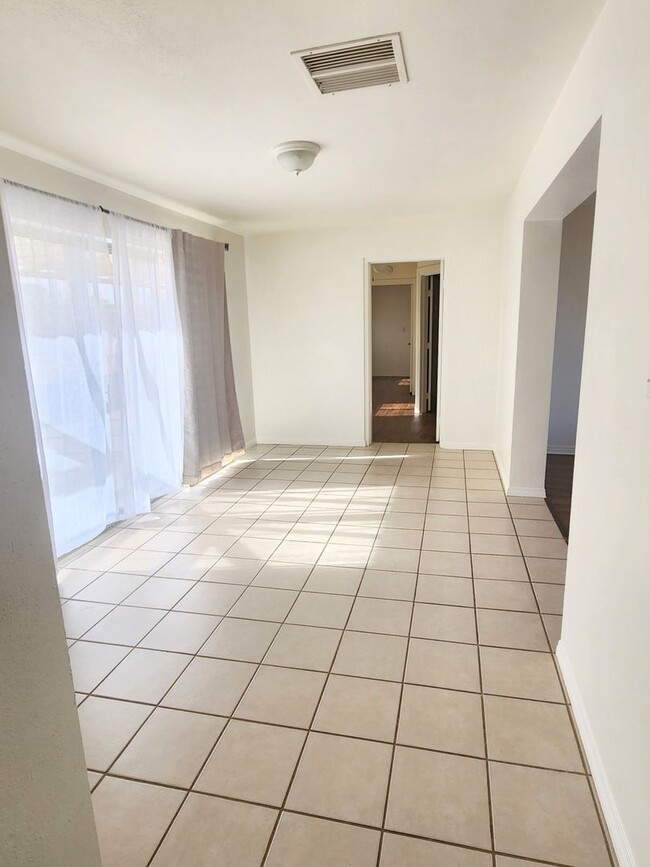 Building Photo - 3676 Yucca Mesa Rd