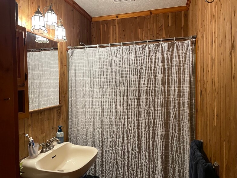 Cedar lined bathroom - 1910 Oneida St