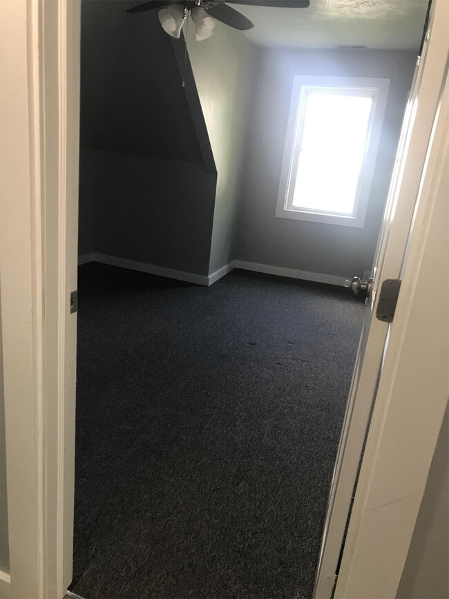 Building Photo - 1122 S 9th St