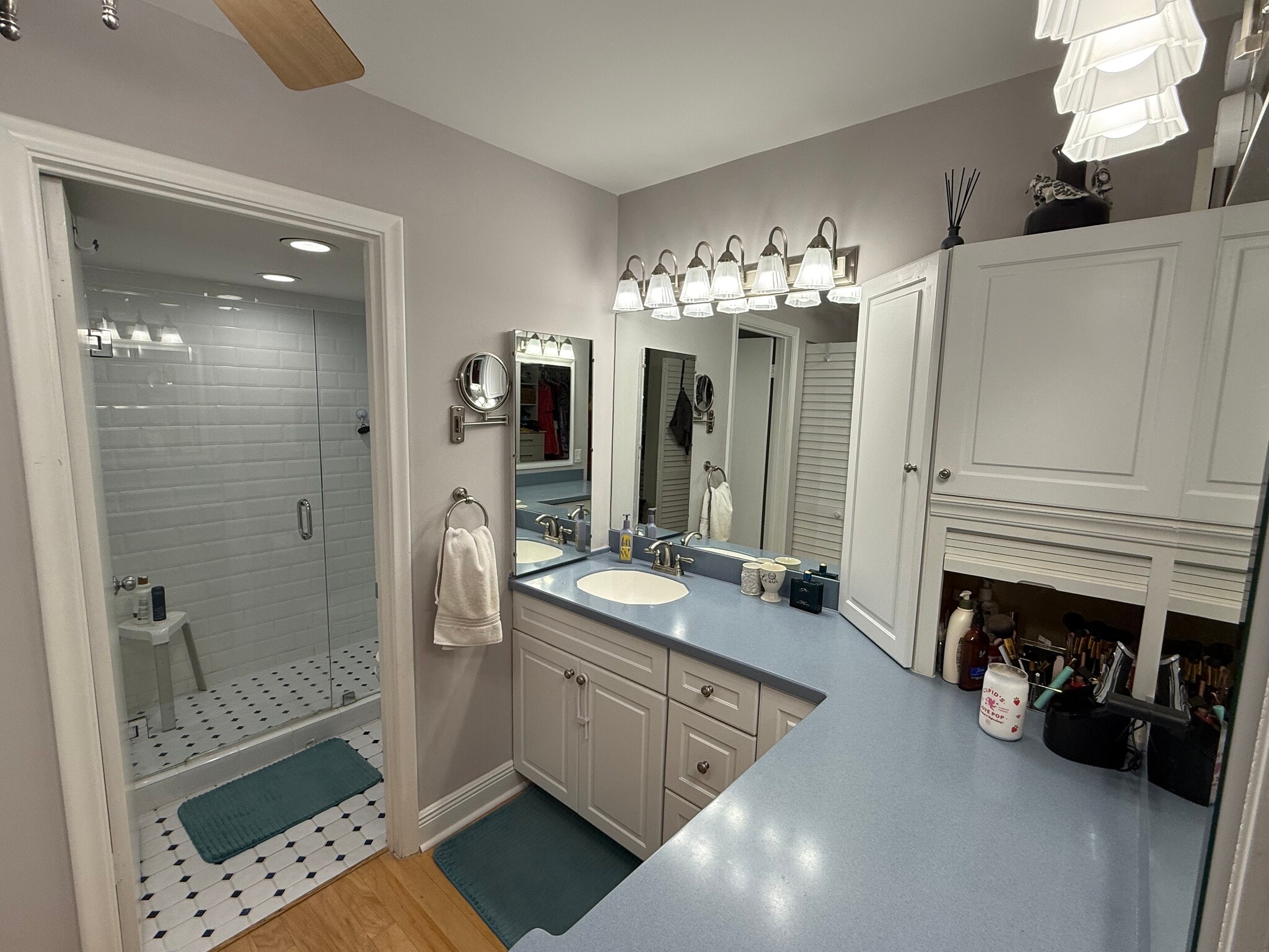 Primary bathroom - 386 Golfview Rd