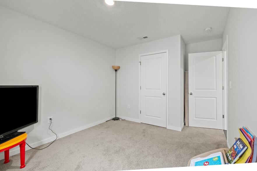 Bedroom 3 - 5969 Hollett Dr S