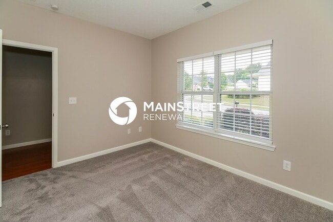 Building Photo - 4 Bedroom Pet-Friendly Home in Stockbridge, GA with Main Street Renewal