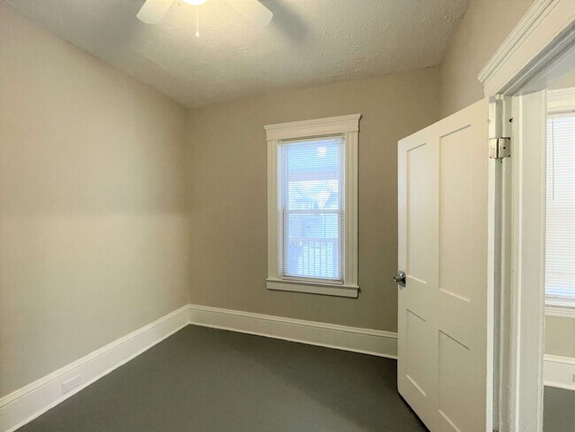 Building Photo - 1984-1984 W 54th St