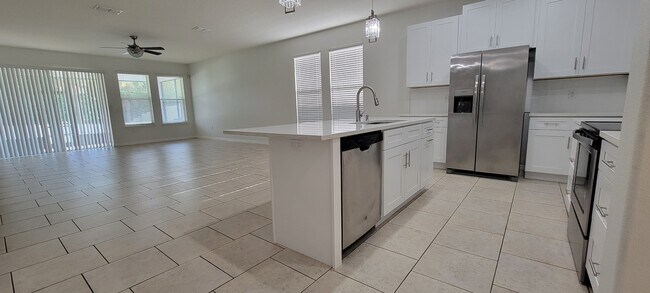 Building Photo - 2391 Beacon Landing Cir