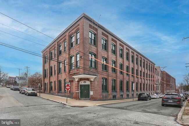 Building Photo - 200 Lincoln Ave