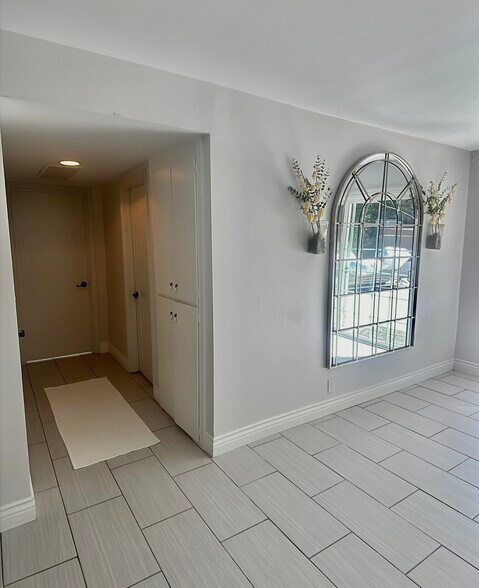 Building Photo - 5055 Ludgate Dr