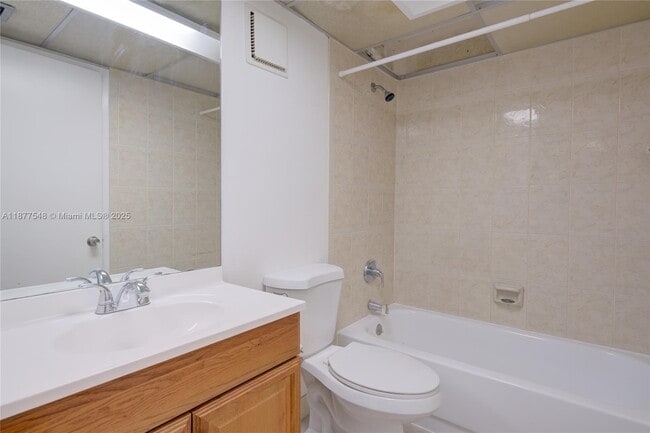 Building Photo - 10835 SW 112th Ave