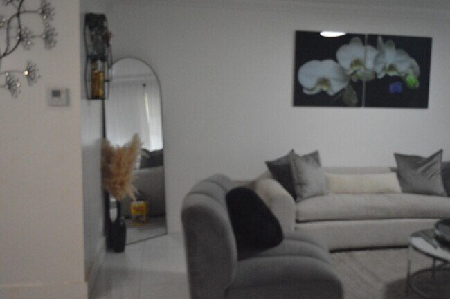 Building Photo - 896 SW 64th Terrace