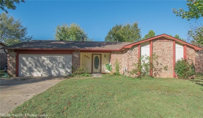 Building Photo - 464 E Margaret Pl