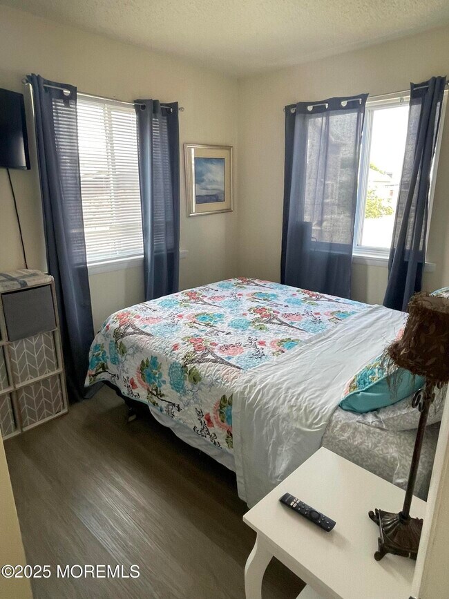 Building Photo - 202-06 Carteret Ave