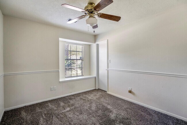 Building Photo - 5211 Roserock Ln