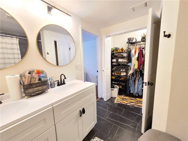 Building Photo - 4345 Clare Ln