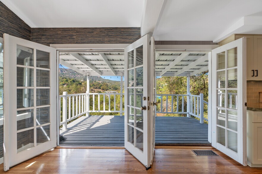 Building Photo - 109 Muerdago Rd