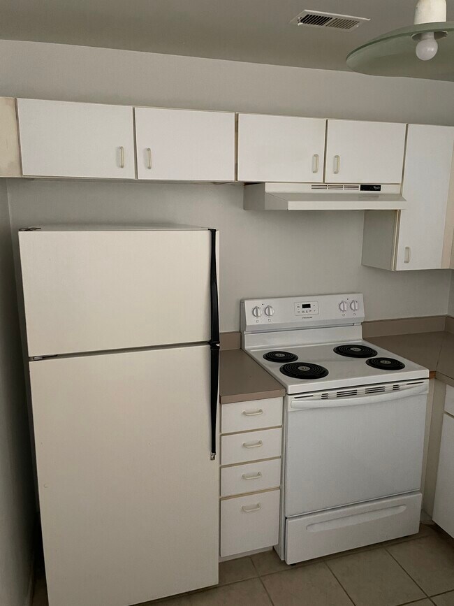 Building Photo - 3828 Jones St