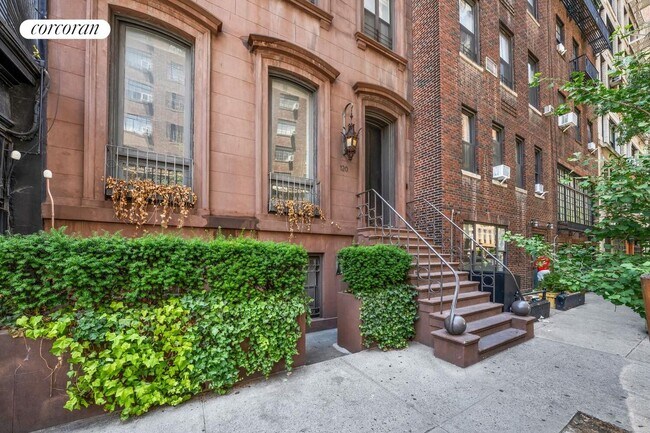 Building Photo - 120 E 19th St