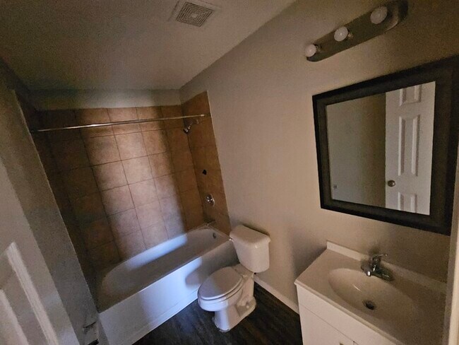 Building Photo - 10811 Chateau Dr