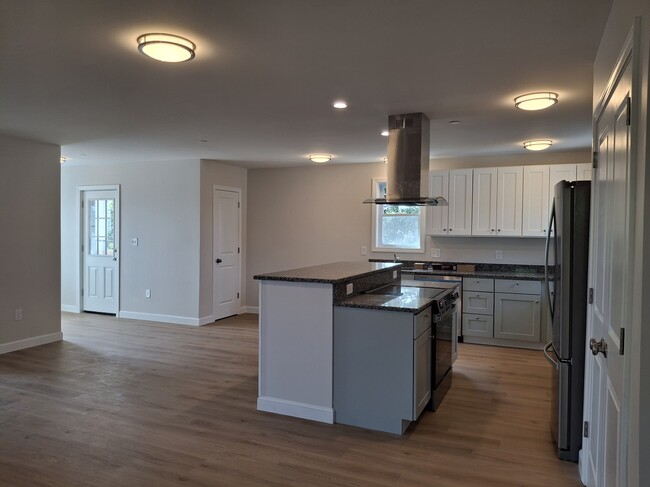 Kitchen island - 103 Brook St