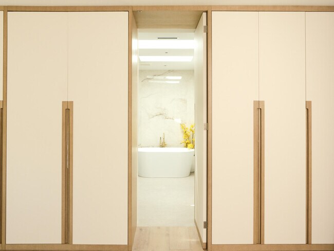 Building Photo - 1017 Tamarind Rd