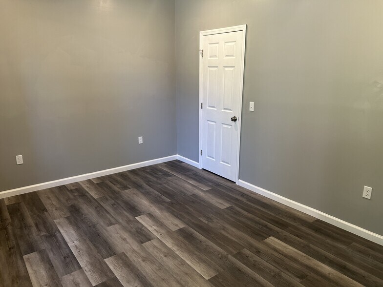 Building Photo - 113 Larry St