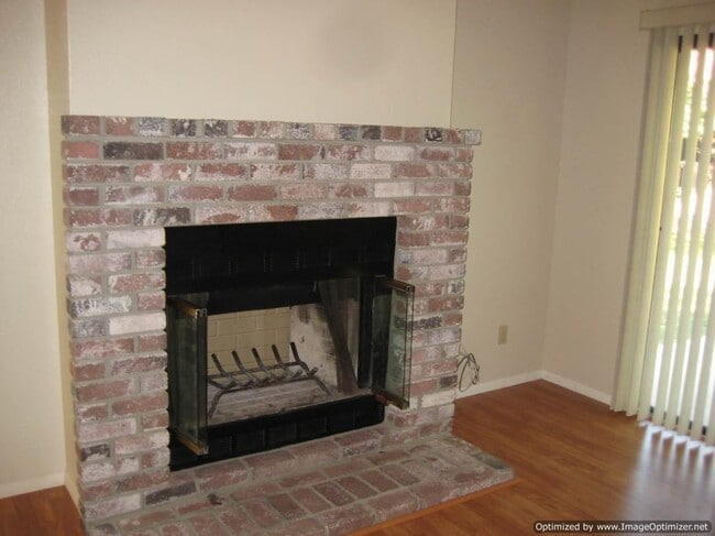 Building Photo - 1826 E Shea Dr