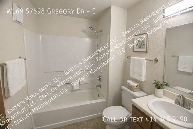 Building Photo - W169 S7598 Gregory Dr-E