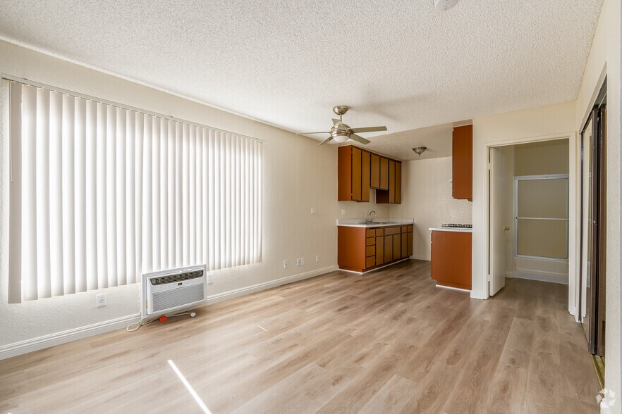 Studio - 435SF - Dining area - Laurel Canyon Apartments